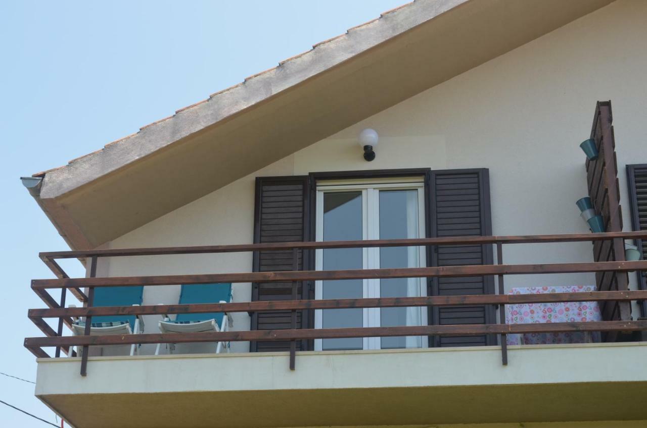 Le Petit Appartement Čilipi Buitenkant foto