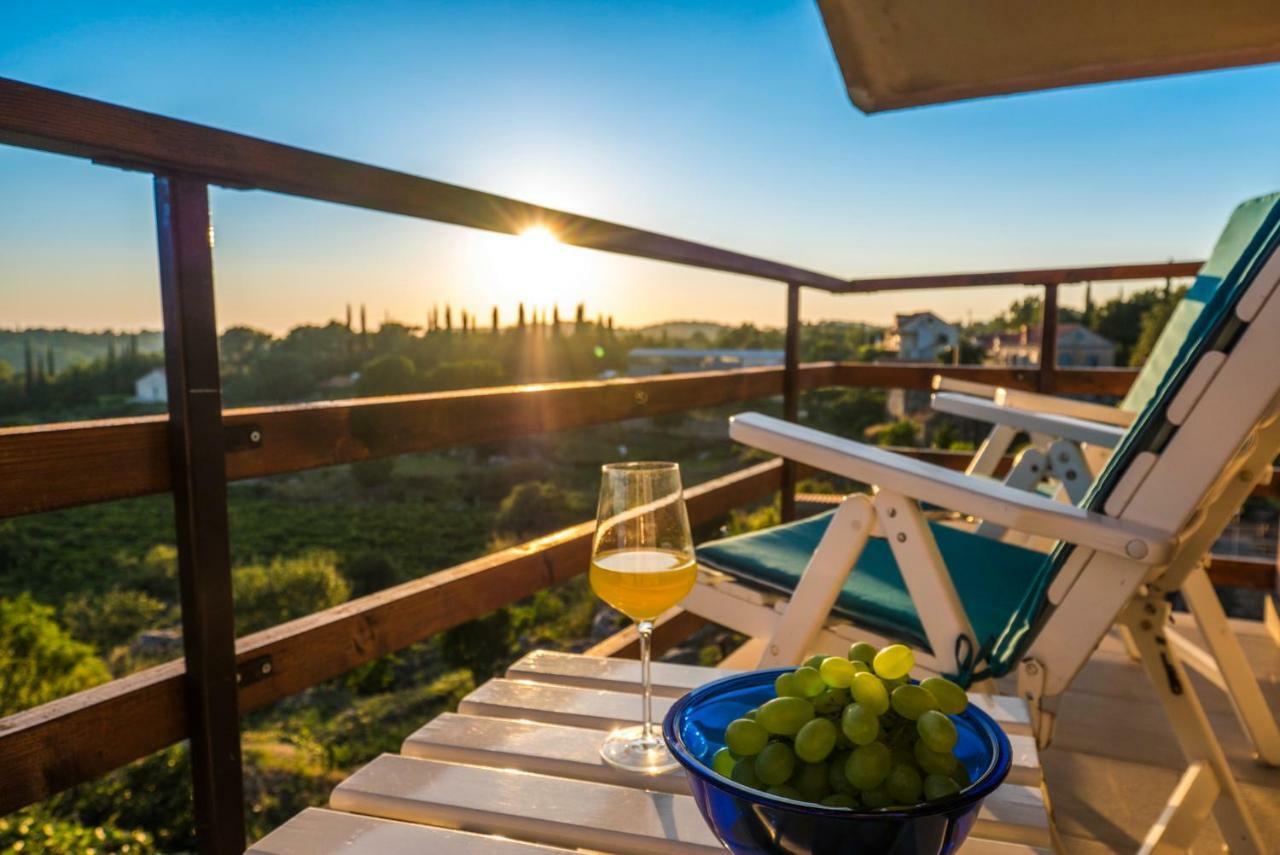 Le Petit Appartement Čilipi Buitenkant foto