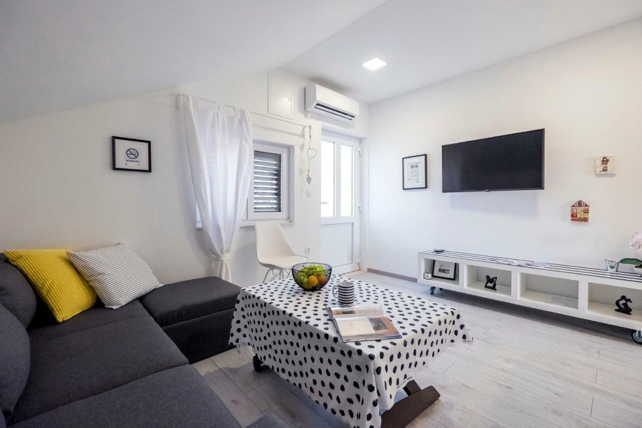 Le Petit Appartement Čilipi Buitenkant foto