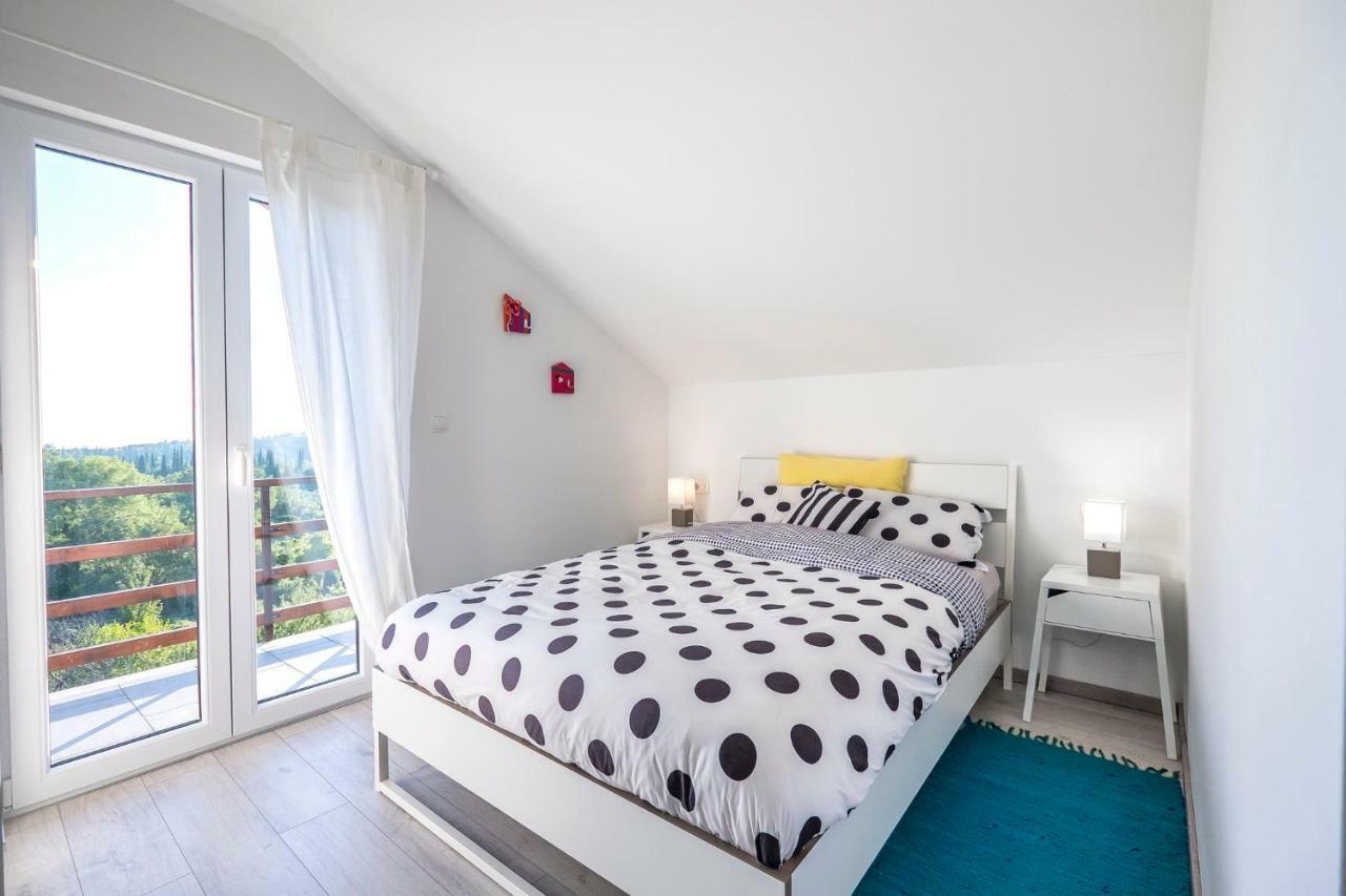 Le Petit Appartement Čilipi Buitenkant foto