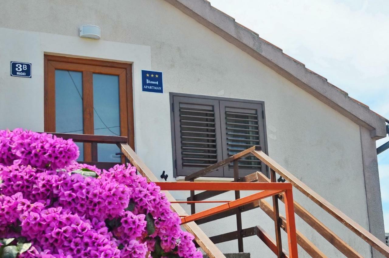 Le Petit Appartement Čilipi Buitenkant foto